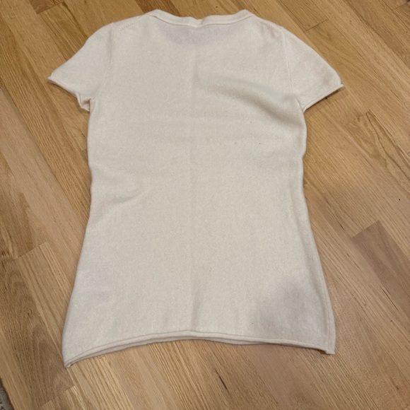 J. Crew 100% Cashmere Short Sleeve Top Sweater Sz XS 
Ivory - Picture 8 of 11
